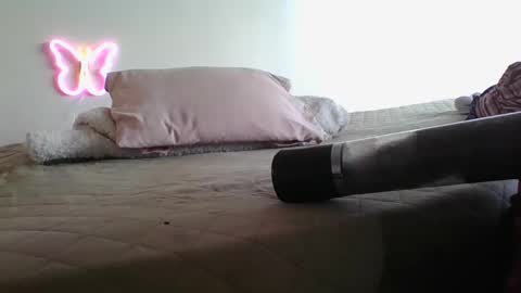 Snapshot of lachickadelbronx chatting on 01.25.25 lachickadelbronx online show from 01.25.25