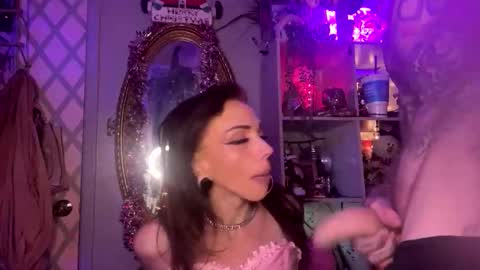 Snapshot of lacilore chatting on 12.15.25 Laci online show from 12.15.25