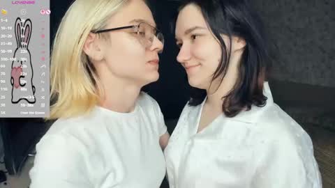 Violet and Isabel online show from 05.19.26