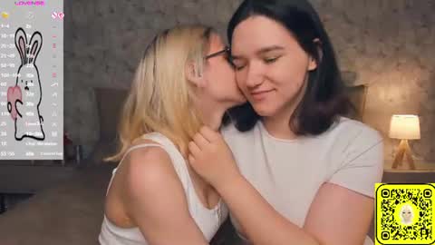 Violet and Isabel online show from 06.20.26