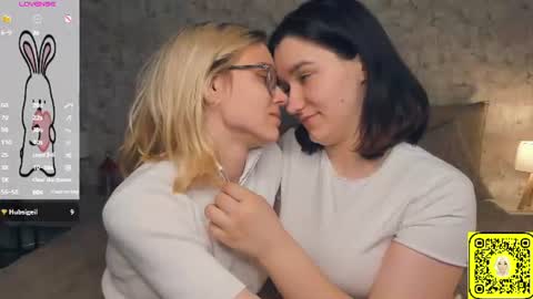 Violet and Isabel online show from 06.21.26