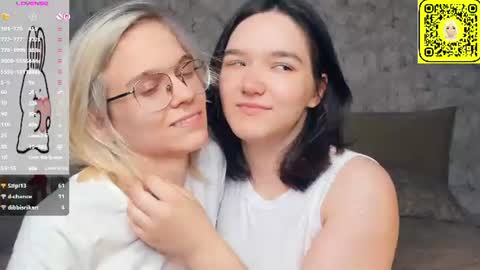 Violet and Isabel online show from 06.22.26