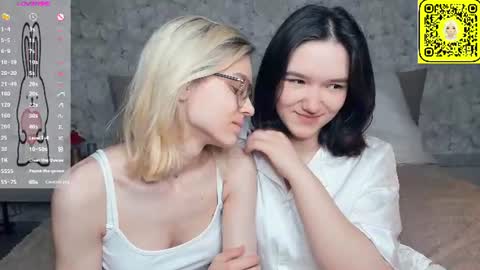 Violet and Isabel online show from 06.29.26