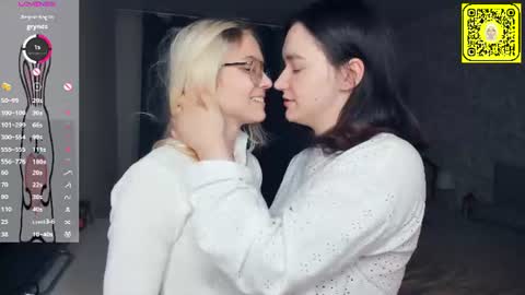 Violet and Isabel online show from 07.08.26