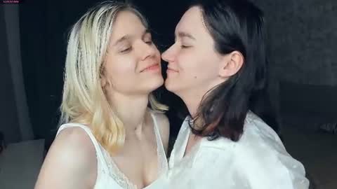 Violet and Isabel online show from 07.13.26