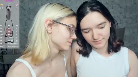 Violet and Isabel online show from 07.28.26