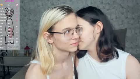 Violet and Isabel online show from 07.28.26