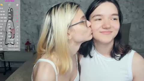 Violet and Isabel online show from 07.28.26