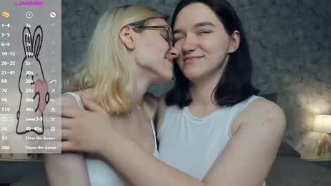 Violet and Isabel online show from 07.29.26