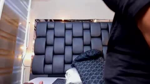 Snapshot of lady_falcon chatting on 11.18.25 LADY online show from 11.18.25