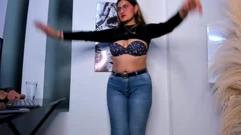 Snapshot of lady_falcon chatting on 11.21.25 LADY online show from 11.21.25