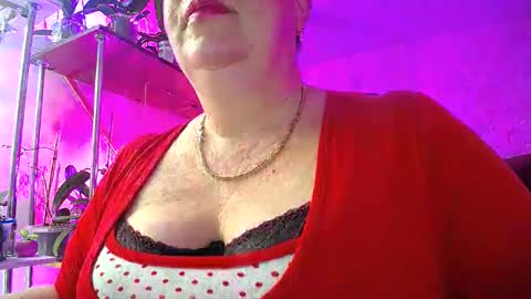 Snapshot of lady_gloria chatting on 01.10.25 Lady Gloria online show from 01.10.25