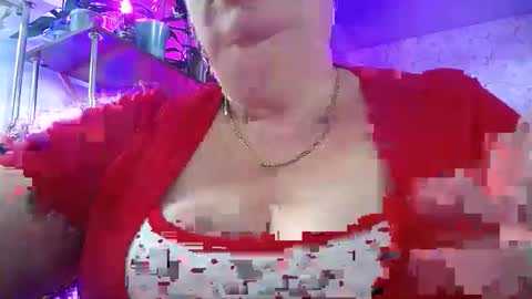 Snapshot of lady_gloria chatting on 10.07.25 Lady Gloria online show from 10.07.25