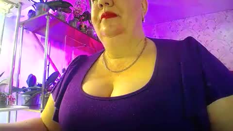Lady Gloria online show from 04.11.26