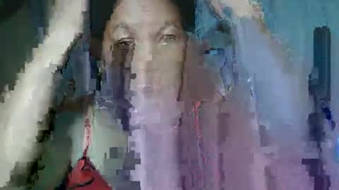 Snapshot of lady_love063 chatting on 11.19.25 lady_love063 online show from 11.19.25