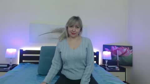 Snapshot of lady_milf_hot chatting on 02.24.26 Sofi online show from 02.24.26