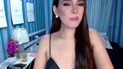 Snapshot of ladyashxxx chatting on 01.13.26 isabelle ash DONT FORGET TO FOLLOW AND THUMBS ME UP BITCHES online show from 01.13.26