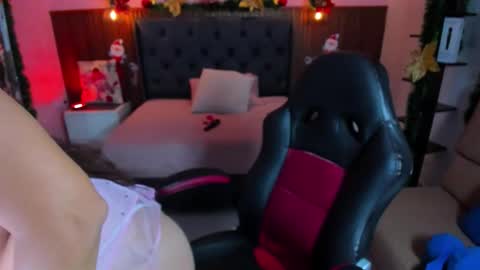 LADY  online show from 12.20.25