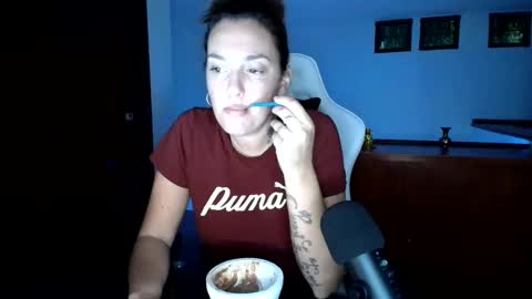 ladysusurros online show from 10.26.25