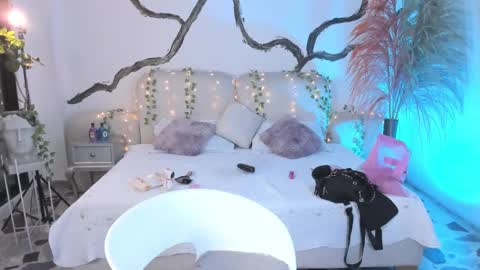 Lady  online show from 10.14.25