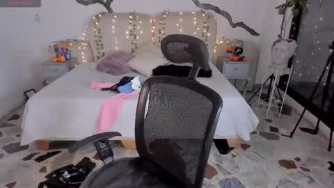 Lady  online show from 10.28.25