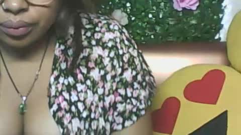 Snapshot of ladyxsnakes chatting on 10.19.25 LadyXSnakes online show from 10.19.25