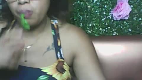 Snapshot of ladyxsnakes chatting on 12.05.25 LadyXSnakes online show from 12.05.25