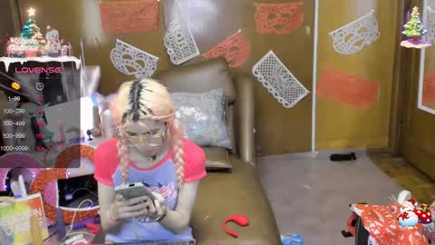 Skinnygirl online show from 02.14.25