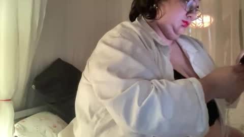 Snapshot of lagrandeamoureuse2 chatting on 04.02.26 La Grande Amoureuse online show from 04.02.26