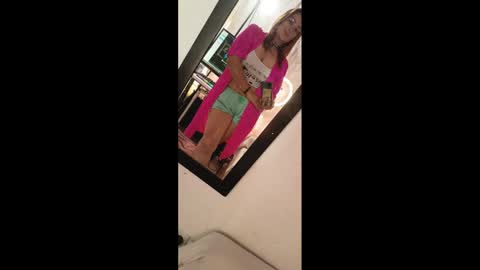 Snapshot of lahurent_weed420 chatting on 01.18.25 paola and a guest lol online show from 01.18.25