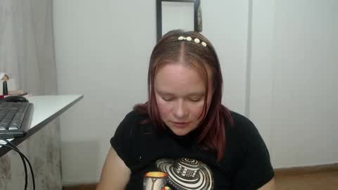 Snapshot of lahurent_weed420 chatting on 09.19.25 paola and a guest lol online show from 09.19.25