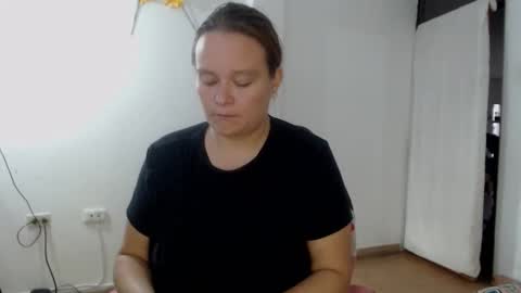 Snapshot of lahurent_weed420 chatting on 11.08.25 paola and a guest lol online show from 11.08.25