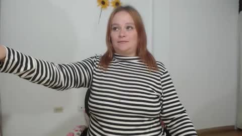 Snapshot of lahurent_weed420 chatting on 11.14.25 paola and a guest lol online show from 11.14.25