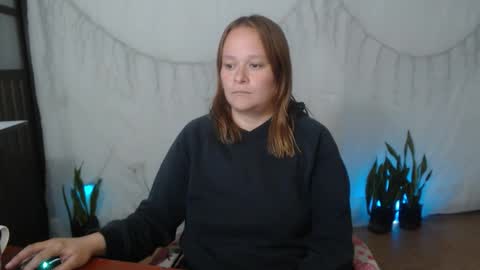 Snapshot of lahurent_weed420 chatting on 02.25.26 paola and a guest lol online show from 02.25.26