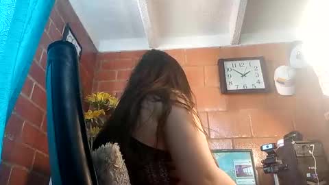 Snapshot of laia_hadid chatting on 11.17.25 laia_hadid online show from 11.17.25