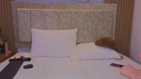 laiamilf online show from 02.26.25