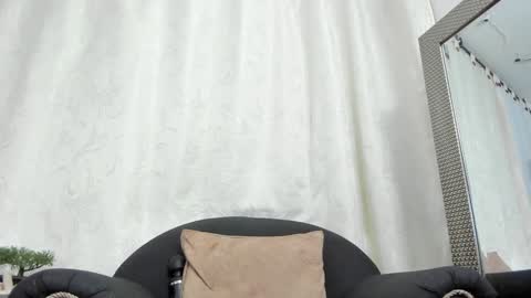 Lailacastillo online show from 01.17.25