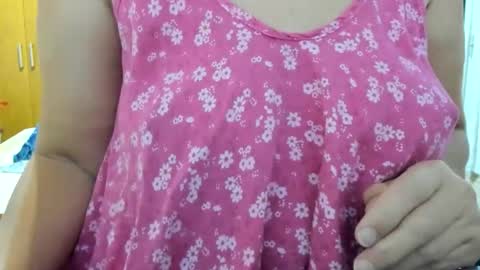 Snapshot of lailasensu chatting on 11.26.25 LAILA online show from 11.26.25