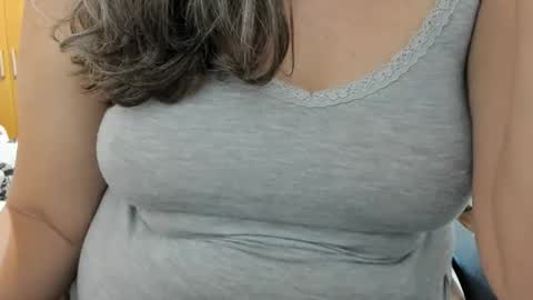 Snapshot of lailasensu chatting on 11.27.25 LAILA online show from 11.27.25