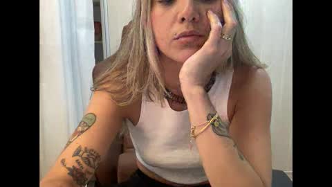 Snapshot of lailayourangel chatting on 12.04.25 lailayourangel online show from 12.04.25