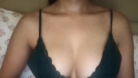 Snapshot of lailayousef chatting on 12.16.25 Laila Yousef online show from 12.16.25