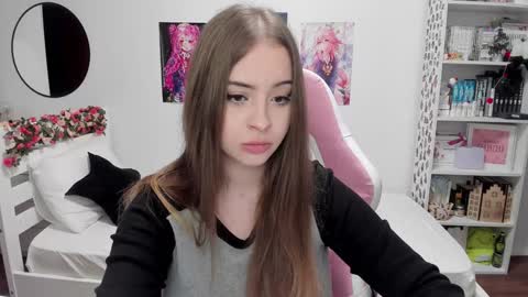 Snapshot of lain__ chatting on 12.02.24 Kira online show from 12.02.24