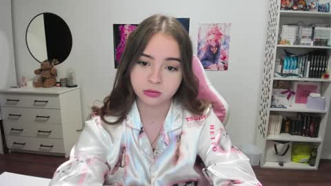 Snapshot of lain__ chatting on 01.16.25 Kira online show from 01.16.25