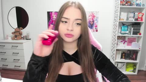 Snapshot of lain__ chatting on 01.28.25 Kira online show from 01.28.25