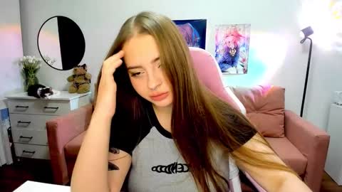 Snapshot of lain__ chatting on 09.08.25 Kira online show from 09.08.25