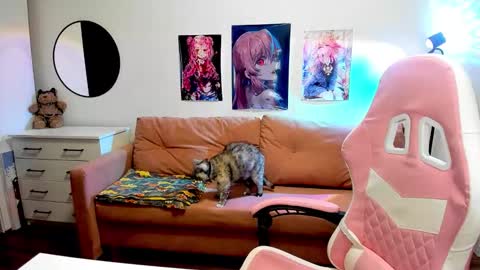 Snapshot of lain__ chatting on 09.17.25 Kira online show from 09.17.25