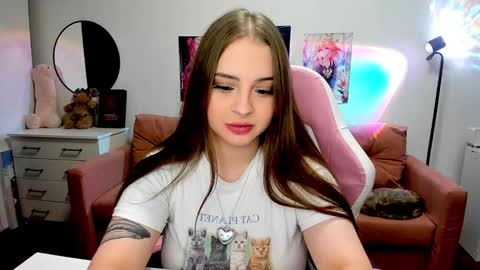 Snapshot of lain__ chatting on 09.25.25 Kira online show from 09.25.25