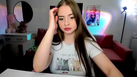 Snapshot of lain__ chatting on 10.03.25 Kira online show from 10.03.25