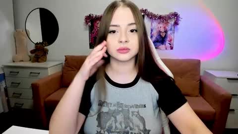 Snapshot of lain__ chatting on 11.26.25 Kira online show from 11.26.25