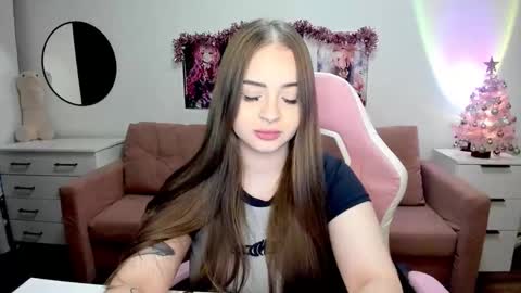 Snapshot of lain__ chatting on 12.17.25 Kira online show from 12.17.25